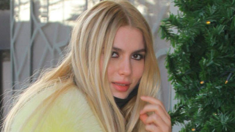 Aleyna Tilki, pijamasını çıkarmıyor