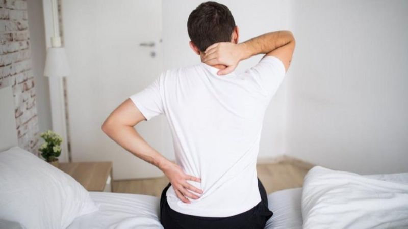 Koronavirüs sırt ağrısı yapar mı? Şiddetli sırt ağrısı koronavirüs belirtisi midir?