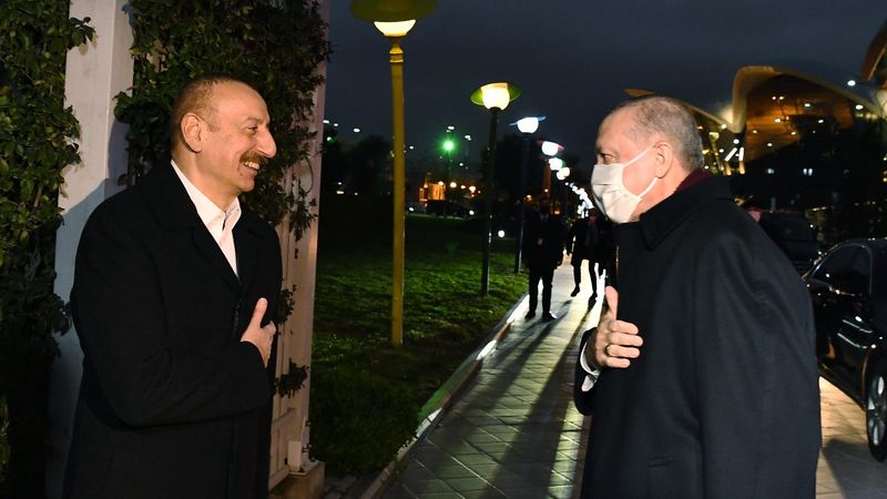 Cumhurbaşkanı Erdoğan ve Aliyev, akşam yemeğinde bir araya geldi
