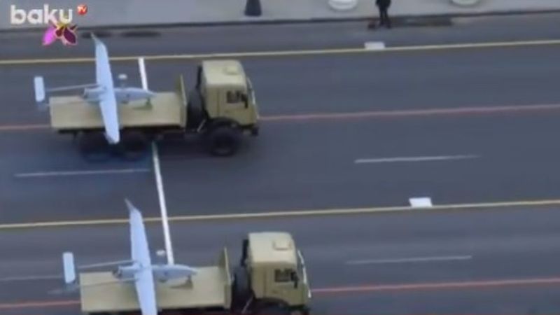 Türk SİHA'larının Azadlık Meydanı'ndan geçtiği anlar