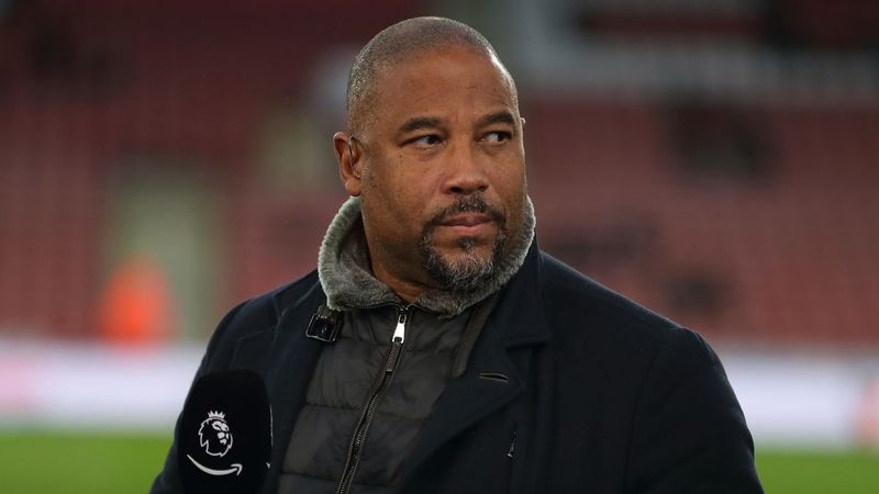 John Barnes, ırkçı hakemi savundu