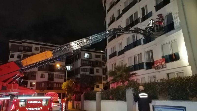 Tuzla’da yüzlerce daireli sitenin saunasında yangın: 8 yaralı