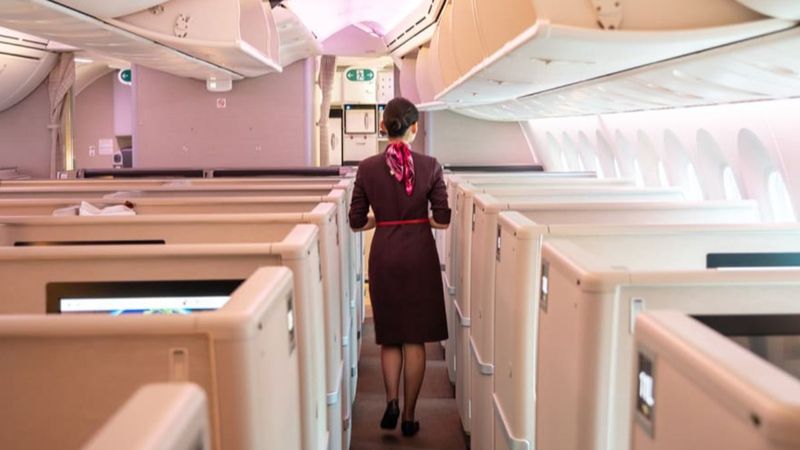 Çin'de uçuş görevlilerine, tuvaleti kullanmak yerine bez önerildi