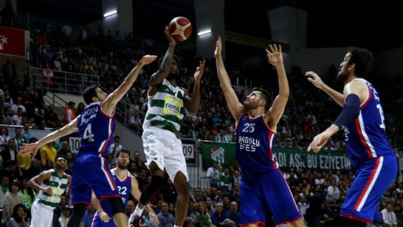 Anadolu Efes-Bursaspor maçı koronavirüs nedeniyle ertelendi
