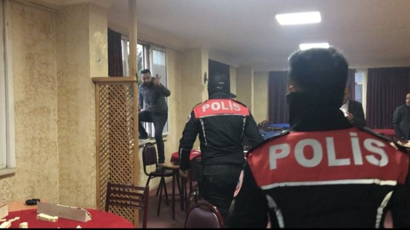 Esenyurt'ta kumar cezasından kaçmak için pencereden atladılar