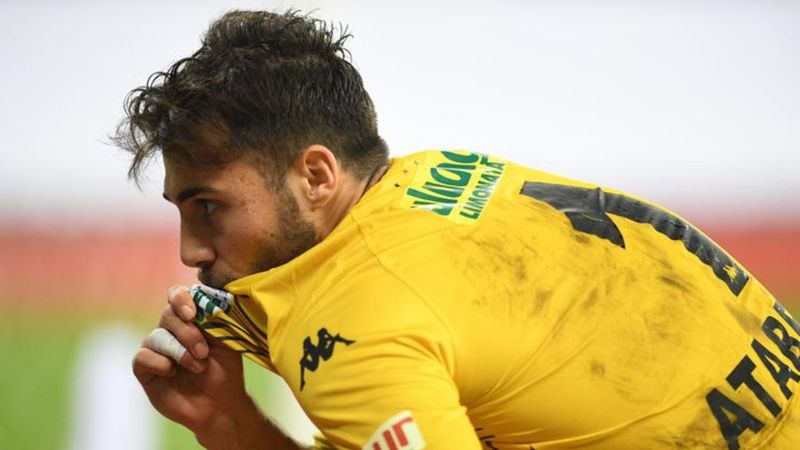 Bursaspor kalecisi Ataberk kalesine duvar ördü