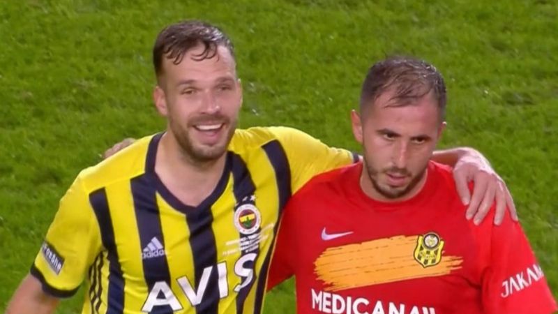 Filip Novak taraftardan özür diledi