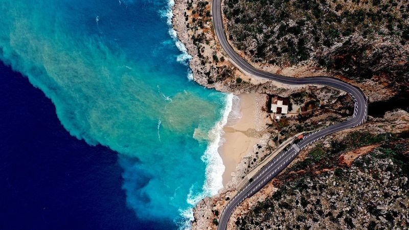 Kaputaş Plajı'nda denizin rengi turkuaza dönüştü