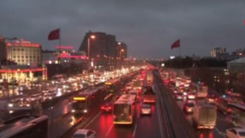 İstanbul'da mesai çıkışı trafik yoğunluğu