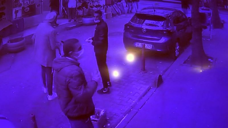 Fatih'te 4 yabancı uyruklu, döner bıçağı çekip esnaftan para istedi