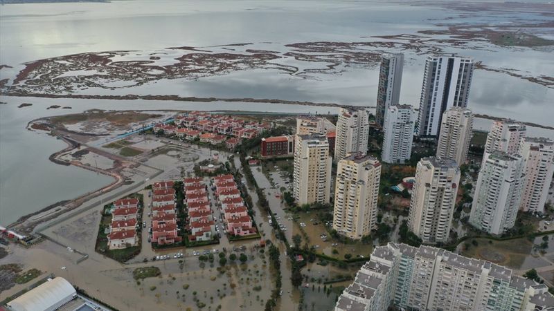 İzmir'de sel felaketinin boyutu