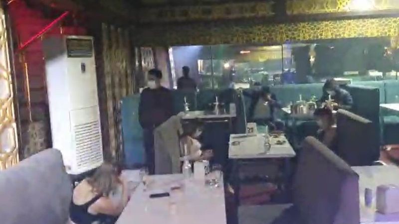 Konya'da yasağı delip, eğlence mekanına gittiler