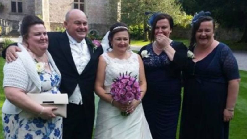 İngiliz kadın, en yakın arkadaşının babasıyla evlendi