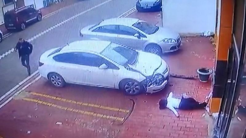 Esenyurt’ta genç kız 18’nci kattan atladı