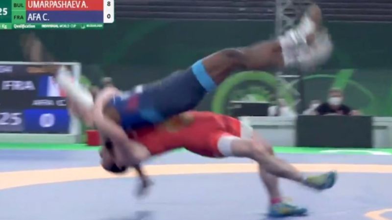 Güreş şampiyonasında günün hareketi Umarpashaev'den