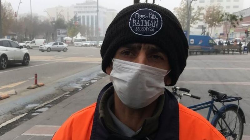 Batman'da temizlik işçisi, bulduğu 5 bin lirayı sahibine verdi