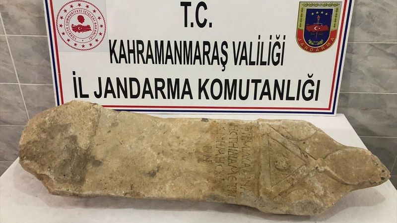 Kahramanmaraş'ta 2 bin yıllık mezar taşını satmaya götürürken yakalandı