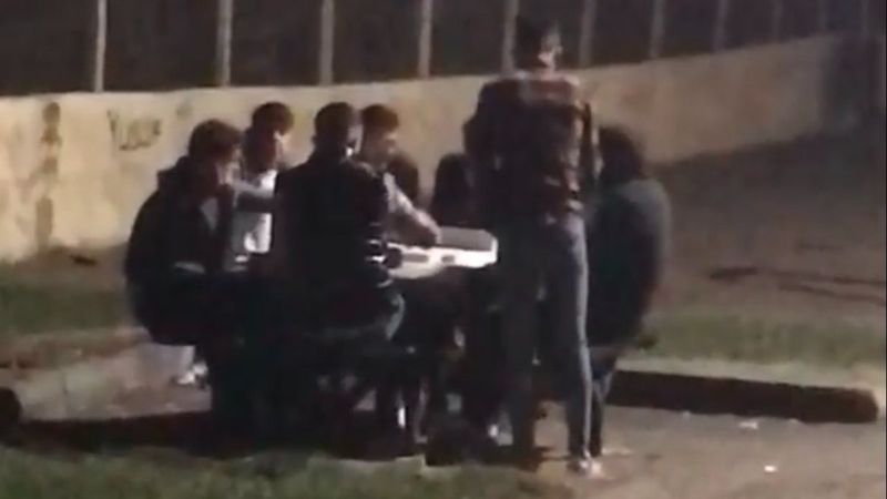 Bursa'da kısıtlama saatinde parkta okey pahalıya patladı