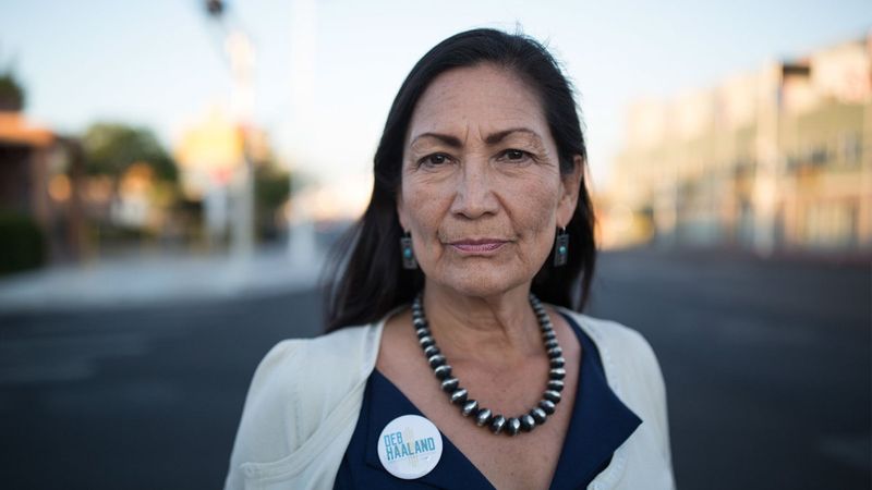 Biden, İçişleri Bakanlığı görevine Debra Haaland'ı getirecek