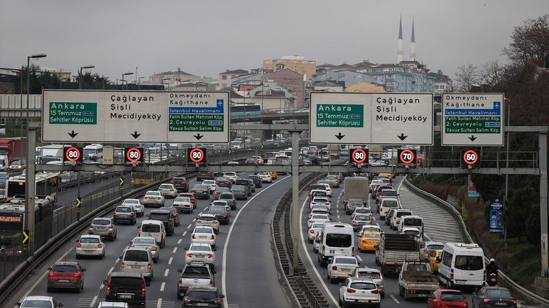 İstanbul'da kısıtlama öncesinde trafik yoğunluğu arttı