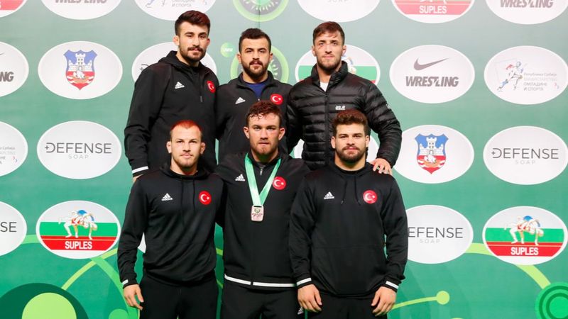 Milli güreşçiler takım halinde dünya ikincisi oldu