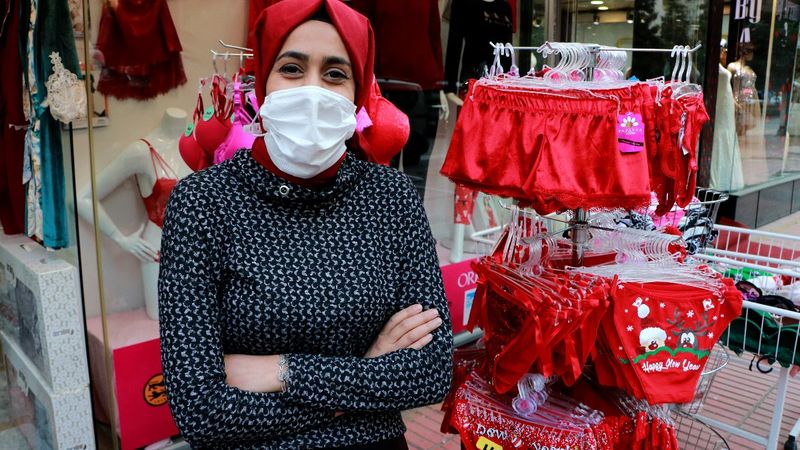 Yeni yıl öncesi kırmızı iç çamaşırı satışı arttı
