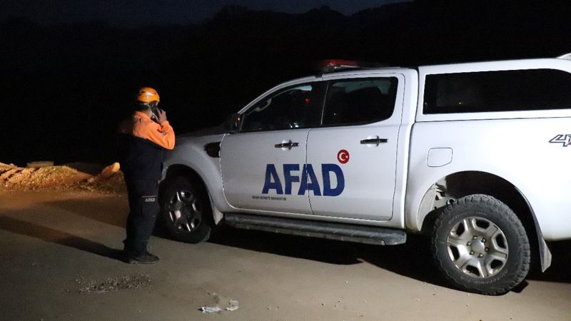 Denizli'de dağda mahsur kalan genç kurtarıldı