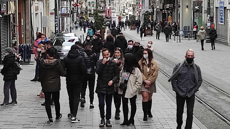 Kısıtlamada Taksim Meydanı ve İstiklal Caddesi'nde turist yoğunluğu