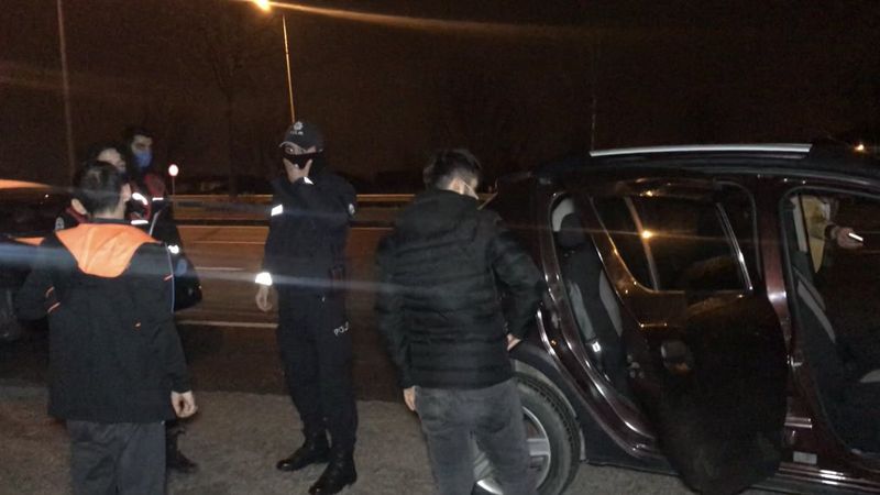 Düzce'de çalışma bahanesiyle gezdikleri fark edilen 4 kişi yakalandı