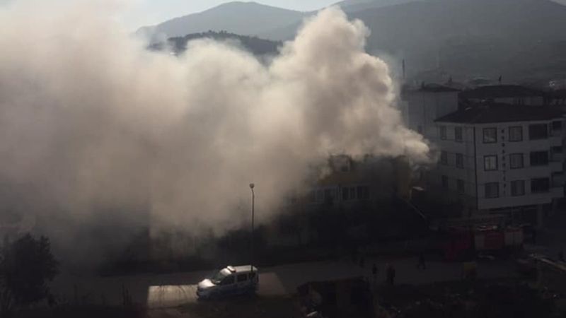 Bilecik'te 3 katlı binada yangın çıktı