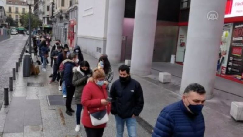 İspanya'da Noel piyangosu kuyruğu