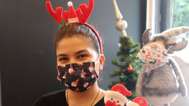 Yılbaşı süslemeleri ve maskelerine ilgi arttı