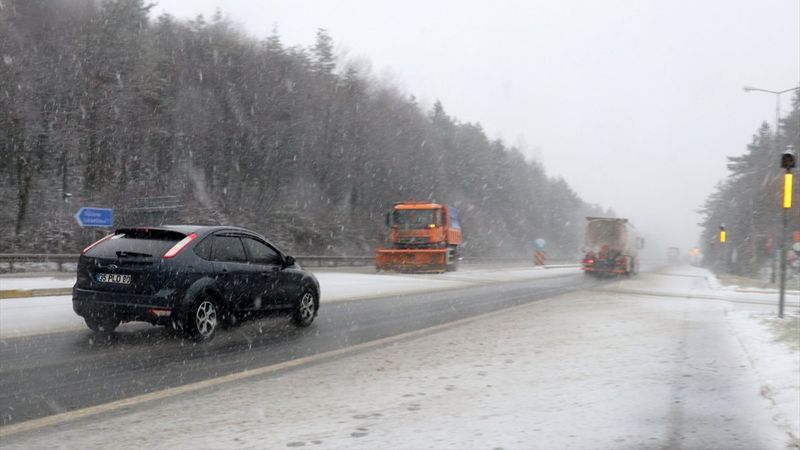 Bolu Dağı'nda kar yağışı başladı