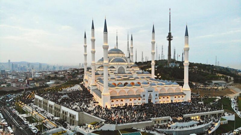İBB'nin iptal ettiği Çamlıca Camii metro hattını Ulaştırma Bakanlığı yapacak
