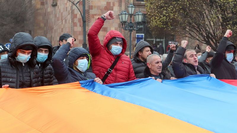 Ermenistan'da Nikol Paşinyan'ın istifasını isteyen muhaliflerden protesto