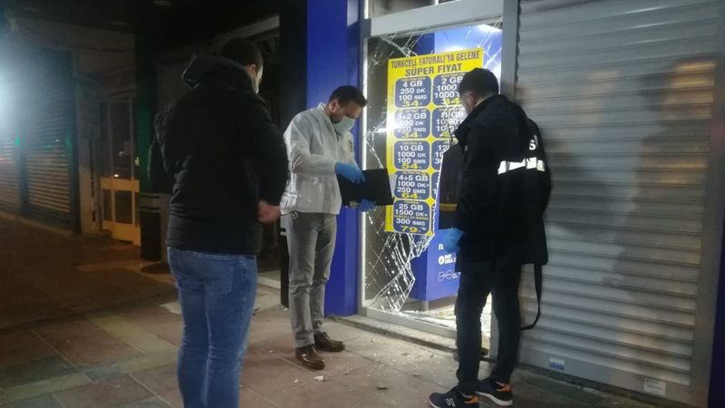 İzmir'de cep telefonu çalan hırsızlar yakalandı