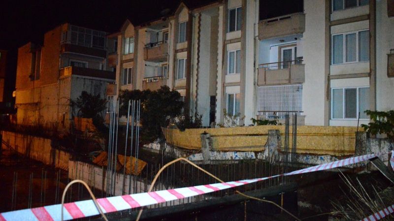 Sakarya'da otel inşaatının istinat duvarı çöktü