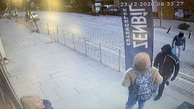 Esenyurt'ta kuyumcu anne kızı soymaya çalışan hırsızlar