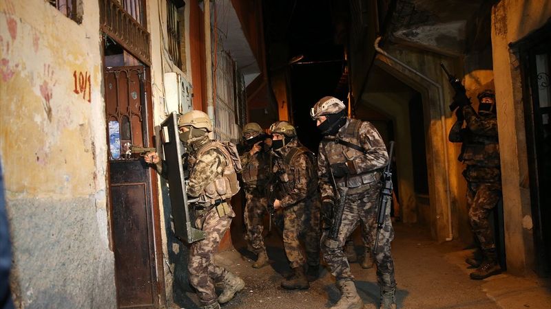 Adana'da DEAŞ operasyonu: 3 gözaltı