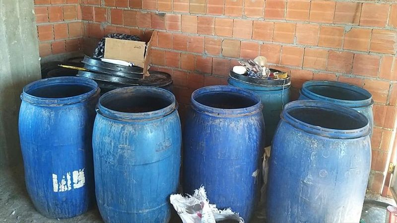 Adana polisi 3 bin 520 litre sahte içki ele geçirdi