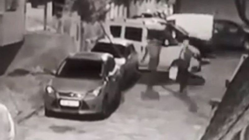 Bahçelievler'de otomobil hırsızları kamerada