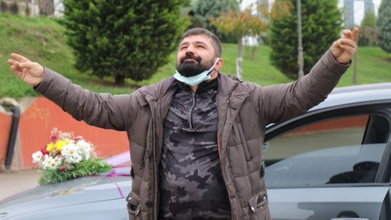 Zonguldak'ta boşanma davasına gelin arabasıyla gitti