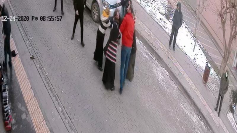 Muş'ta Suriyeli kadınların saç koparan kavgası