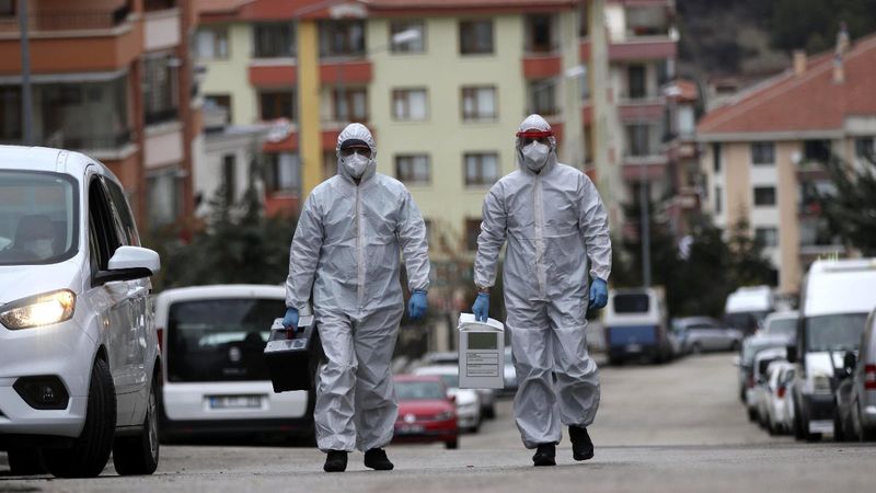 Ankara'da filyasyon ekibi, pozitif hastayı halay çekerken yakaladı