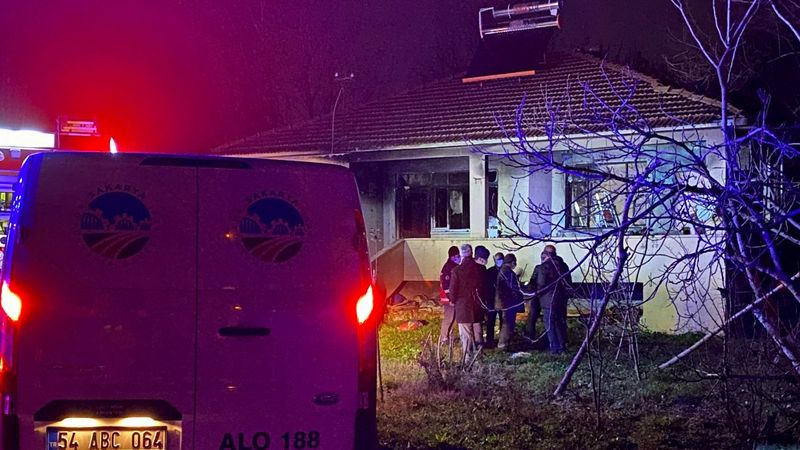 Sakarya'da çıkan yangında baba ve kızı yaşamını yitirdi