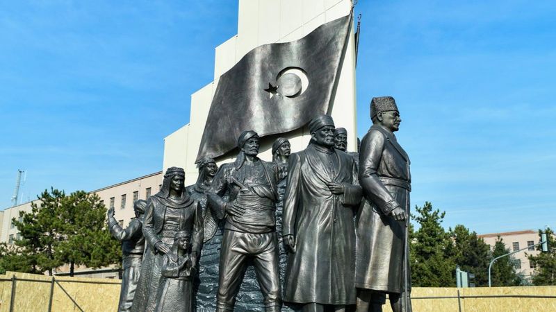 CHP, Ankara'ya bir heykel daha yaptı