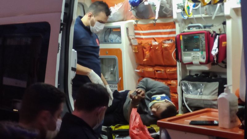 Zeytinburnu'nda polisten kaçan hırsıza otomobil çarptı