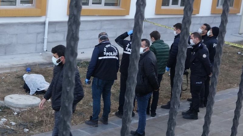 Çorum'da karantinada kaldığı bina önünde ölü bulundu