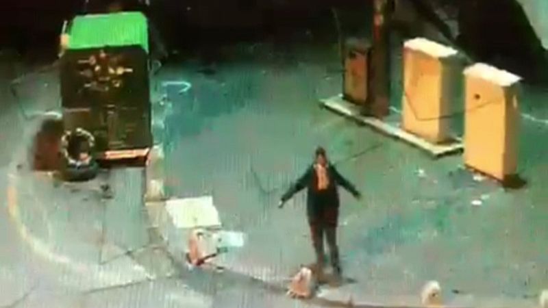 Kağıthane'de motosikleti kundaklayan şüpheli, kıyafetinden yakalandı