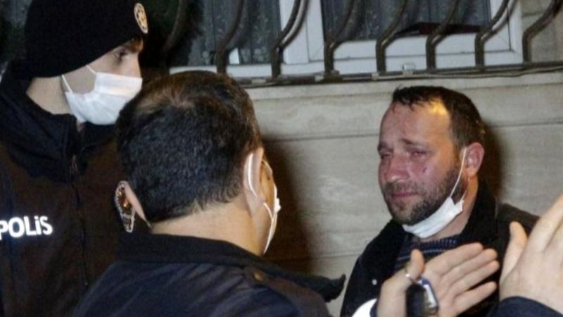 Bursa'da kıskandığı kocasını oklavayla darbedip sokağa attı